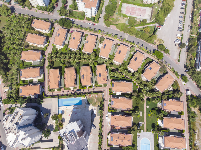 Вилла 6+2 в центре района Лара Анталья 200 м до моря