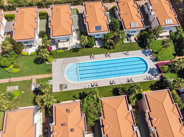 Вилла 6+2 в центре района Лара Анталья 200 м до моря