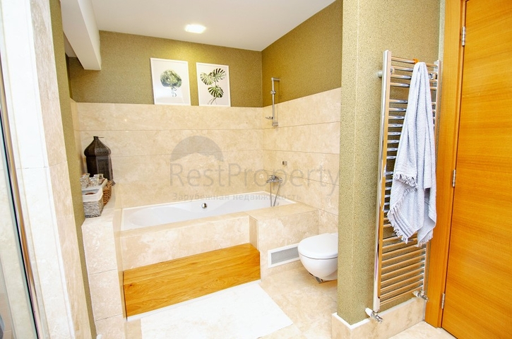 Вилла 6+2 в центре района Лара Анталья 200 м до моря