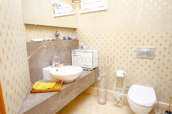 Вилла 6+2 в центре района Лара Анталья 200 м до моря