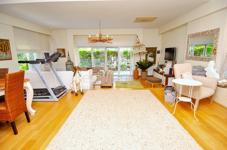 Вилла 6+2 в центре района Лара Анталья 200 м до моря