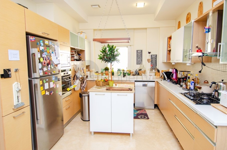 Вилла 6+2 в центре района Лара Анталья 200 м до моря