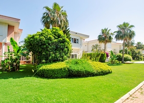 Вилла 6+2 в центре района Лара Анталья 200 м до моря