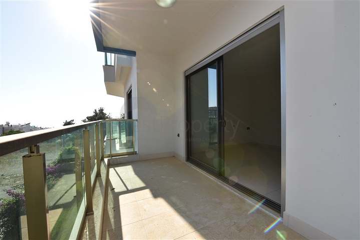 Двухуровневая квартира 2+1 с выходом в сад в Каргыджаке