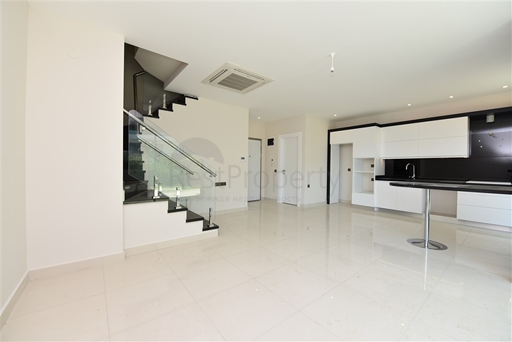 Двухуровневая квартира 2+1 с выходом в сад в Каргыджаке