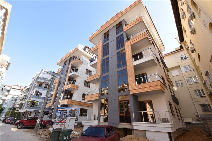 Квартира 2+1 скомплексе на берегу моря, в центре Алании