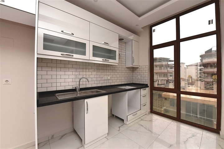 Квартира 2+1 скомплексе на берегу моря, в центре Алании