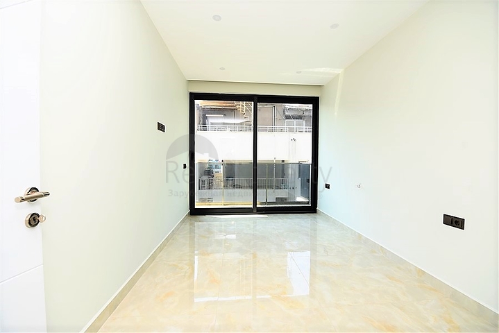 Апартаменты 2+1 на первой береговой линии в Махмутларе