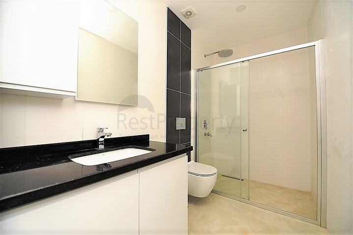 Апартаменты 2+1 на первой береговой линии в Махмутларе