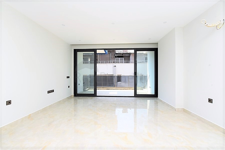 Апартаменты 2+1 на первой береговой линии в Махмутларе