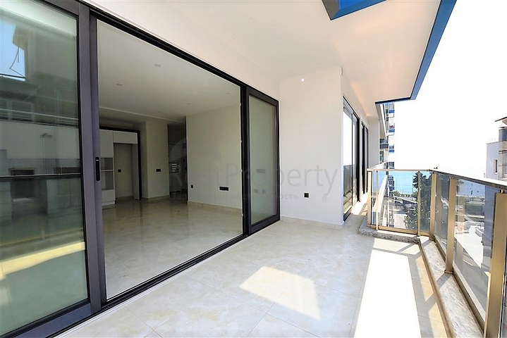 Апартаменты 2+1 на первой береговой линии в Махмутларе