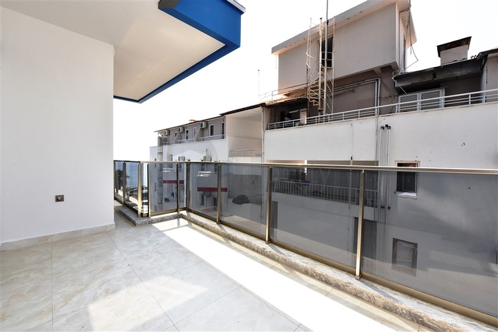 Апартаменты 2+1 на первой береговой линии в Махмутларе