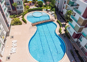 Двухкомнатная квартира в комплексе в микрорайоне Хурма Коньяалты