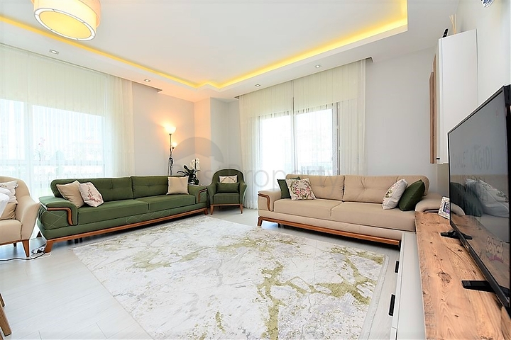 Трехкомнатная квартира с мебелью в районе Кестель