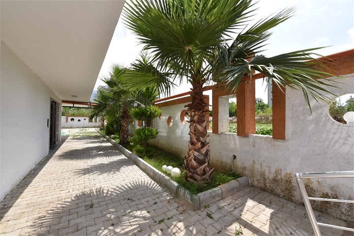 Трехкомнатная квартира с мебелью в районе Кестель