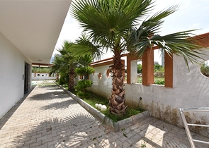 Трехкомнатная квартира с мебелью в районе Кестель