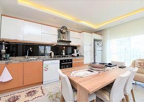 Трехкомнатная квартира с мебелью в районе Кестель