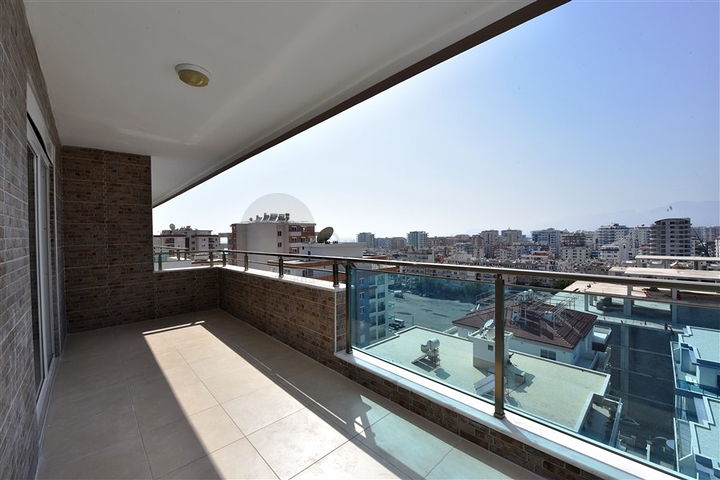 Апартаменты с личной лоджией и видом на город