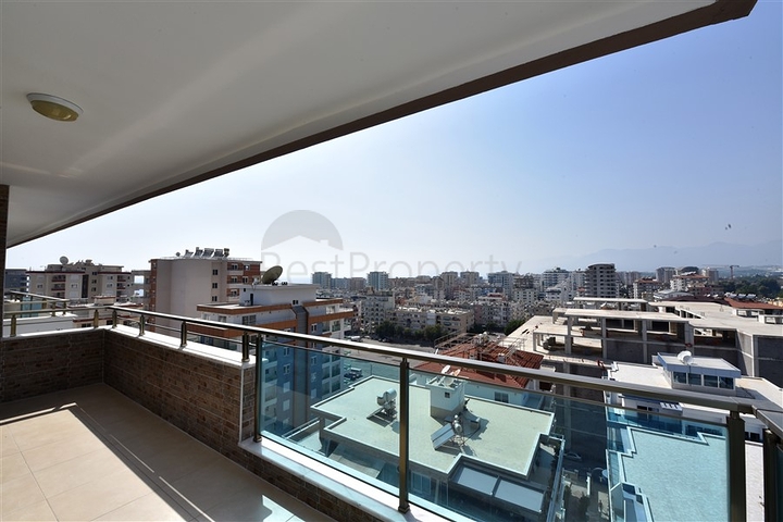 Апартаменты с личной лоджией и видом на город