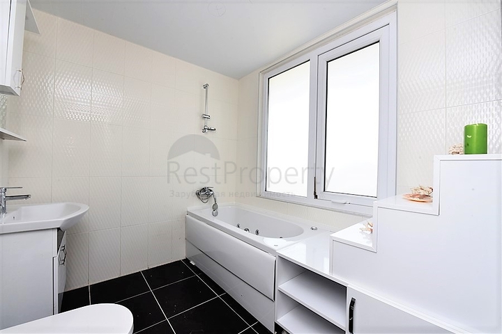 Апартаменты с личной лоджией и видом на город