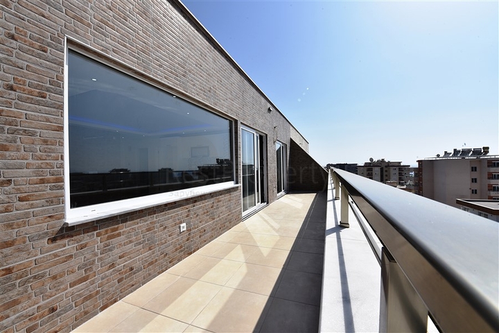 Апартаменты с личной лоджией и видом на город