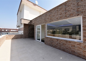 Апартаменты с личной лоджией и видом на город