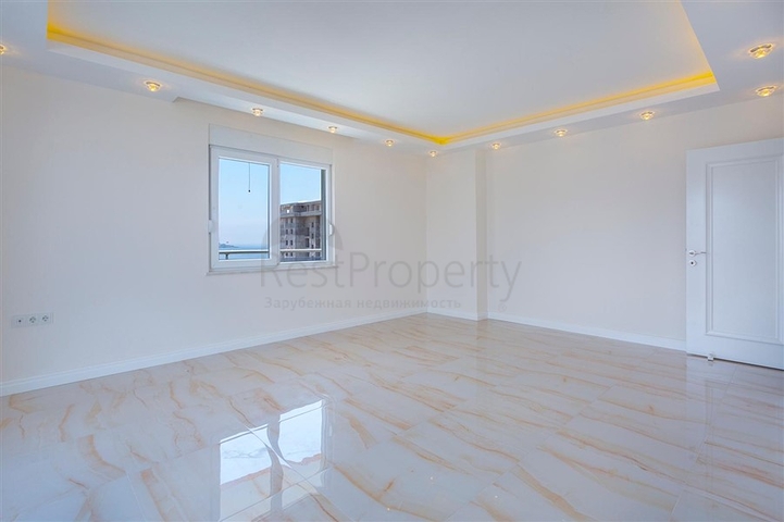 Роскошный пентхаус планировки 4+1 с видом на море