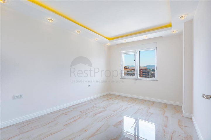 Роскошный пентхаус планировки 4+1 с видом на море