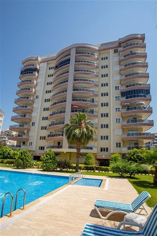 Роскошный пентхаус планировки 4+1 с видом на море