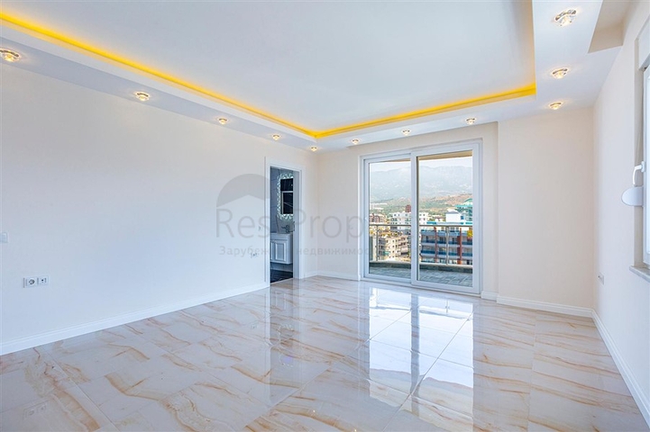 Роскошный пентхаус планировки 4+1 с видом на море