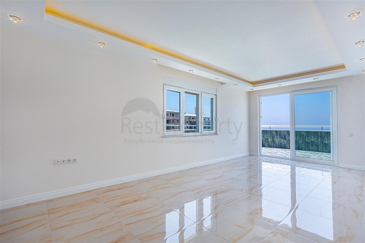 Роскошный пентхаус планировки 4+1 с видом на море