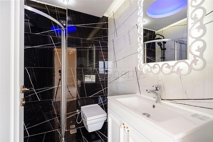 Роскошный пентхаус планировки 4+1 с видом на море