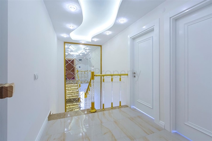 Роскошный пентхаус планировки 4+1 с видом на море