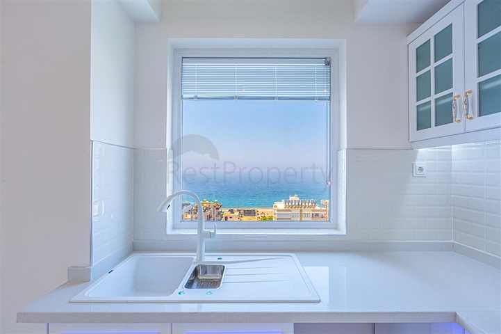 Роскошный пентхаус планировки 4+1 с видом на море