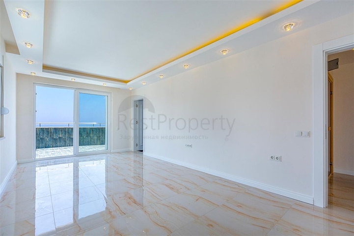 Роскошный пентхаус планировки 4+1 с видом на море