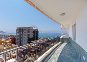 Роскошный пентхаус планировки 4+1 с видом на море