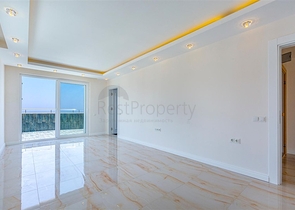 Роскошный пентхаус планировки 4+1 с видом на море