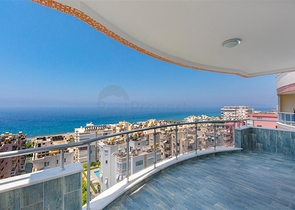 Роскошный пентхаус планировки 4+1 с видом на море