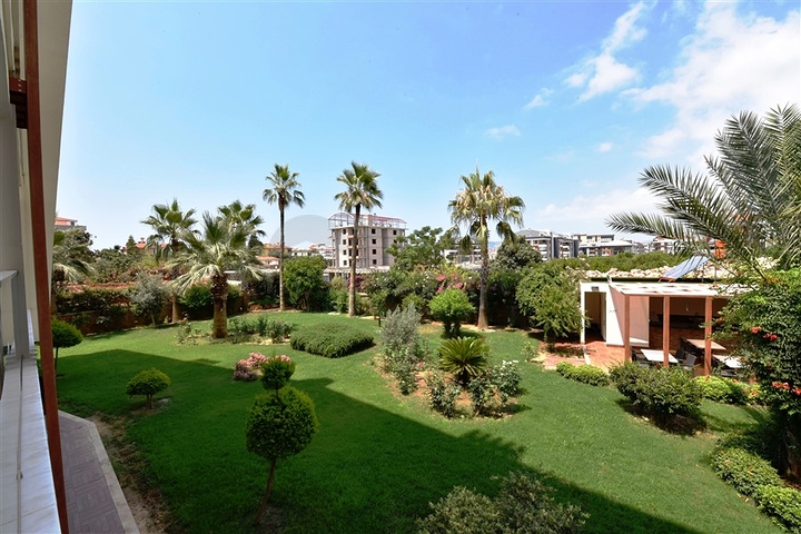 Трёхкомнатная меблированная квартира в престижном районе Оба