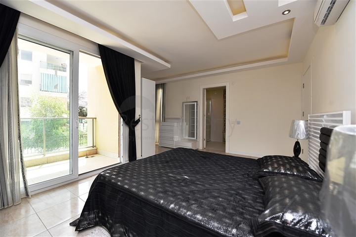 Трёхкомнатная меблированная квартира в престижном районе Оба