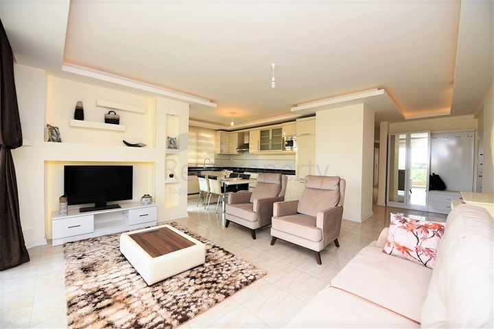 Трёхкомнатная меблированная квартира в престижном районе Оба