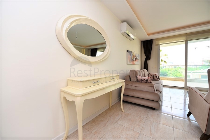 Трёхкомнатная меблированная квартира в престижном районе Оба