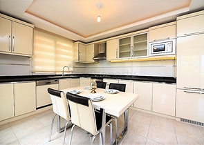 Трёхкомнатная меблированная квартира в престижном районе Оба