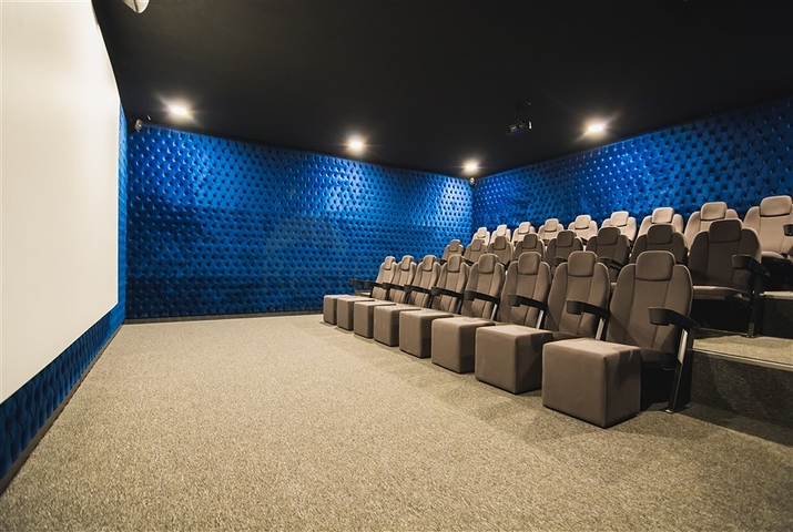 Квартира с мебелью в комплексе с зимним бассейном