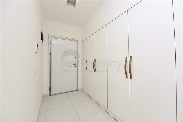 Квартира с мебелью в комплексе с зимним бассейном