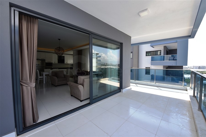 Квартира с мебелью в комплексе с зимним бассейном