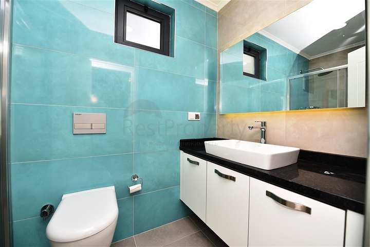 Квартира с мебелью в комплексе с зимним бассейном