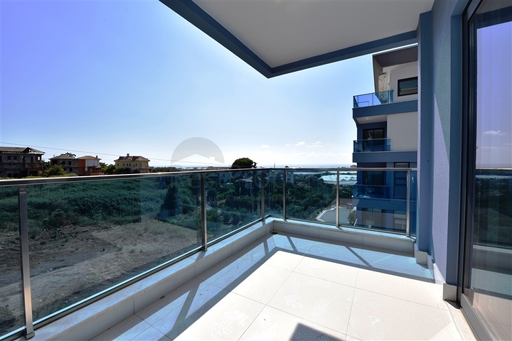 Квартира с мебелью в комплексе с зимним бассейном