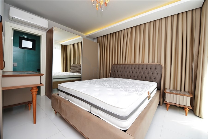 Квартира с мебелью в комплексе с зимним бассейном