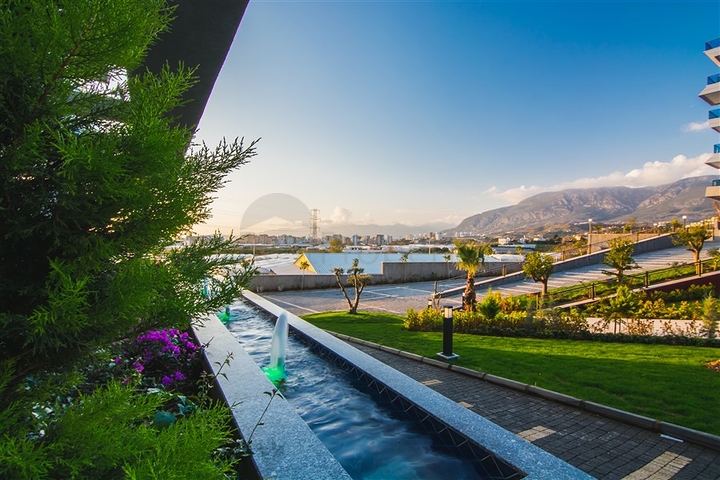 Квартира с мебелью в комплексе с зимним бассейном